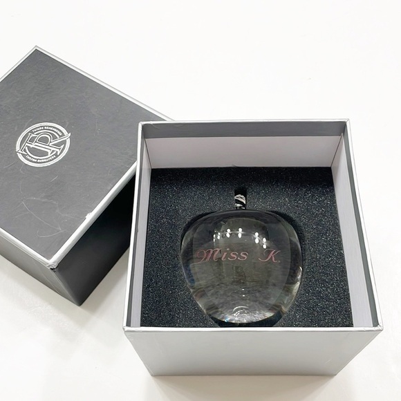 Things Remembered Miss K apple paperweight - Picture 1 of 4